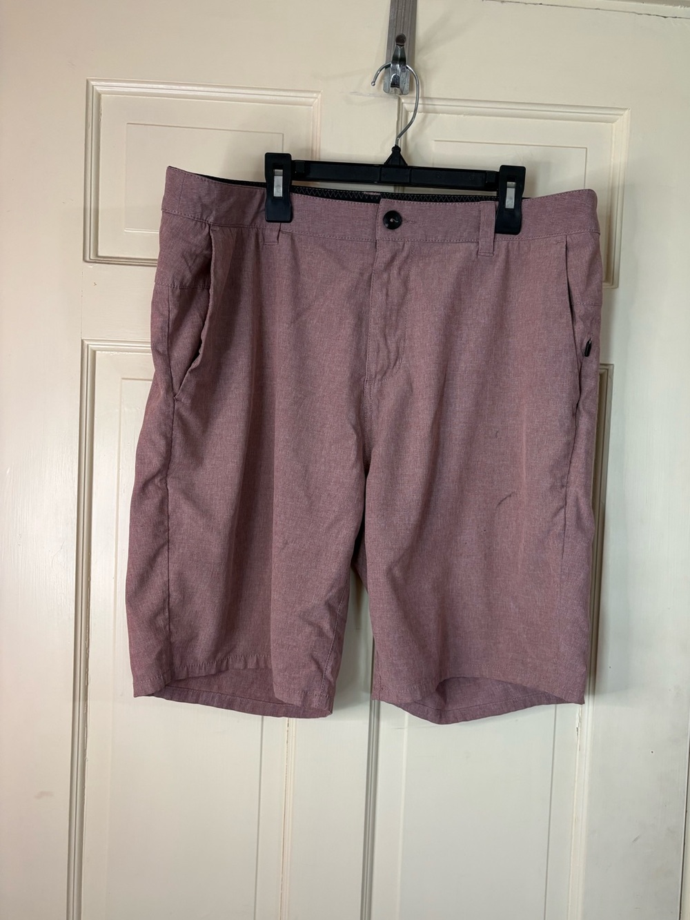 Vuori Men's Aim Shorts Size 33 Mauve/Pink (style V368) 8 In Inseam